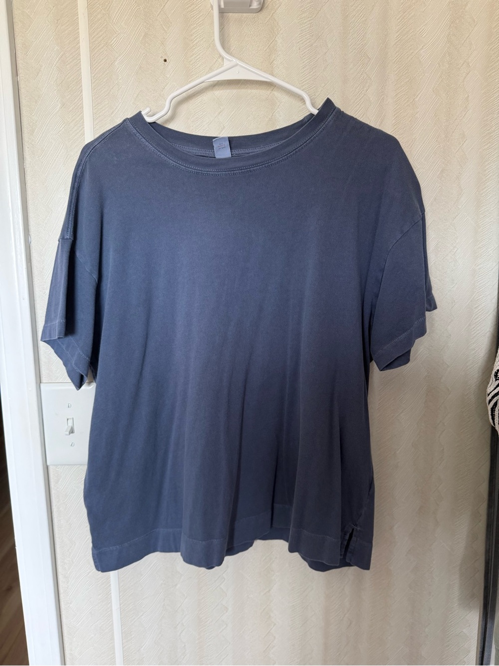 Old Navy Short-Sleeve Crew Tee in Slate